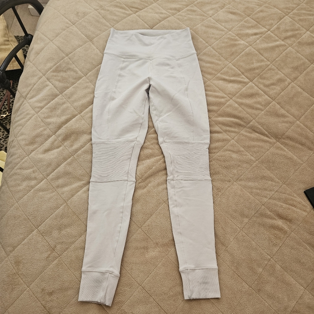 Alo High-Waisted Cream Leggings